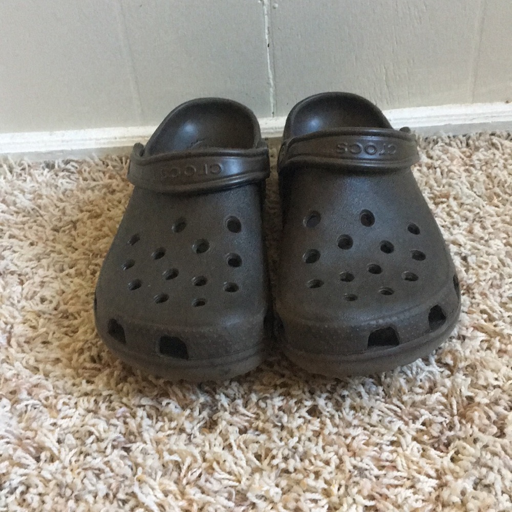 🎉Brown crocs